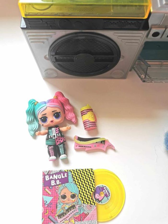Poupée L.O.L. Surprise Remix , lot de 2 éléments , très bon état - photo numéro 4
