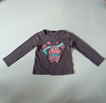 T-shirt manche longue gris avec un cupcake