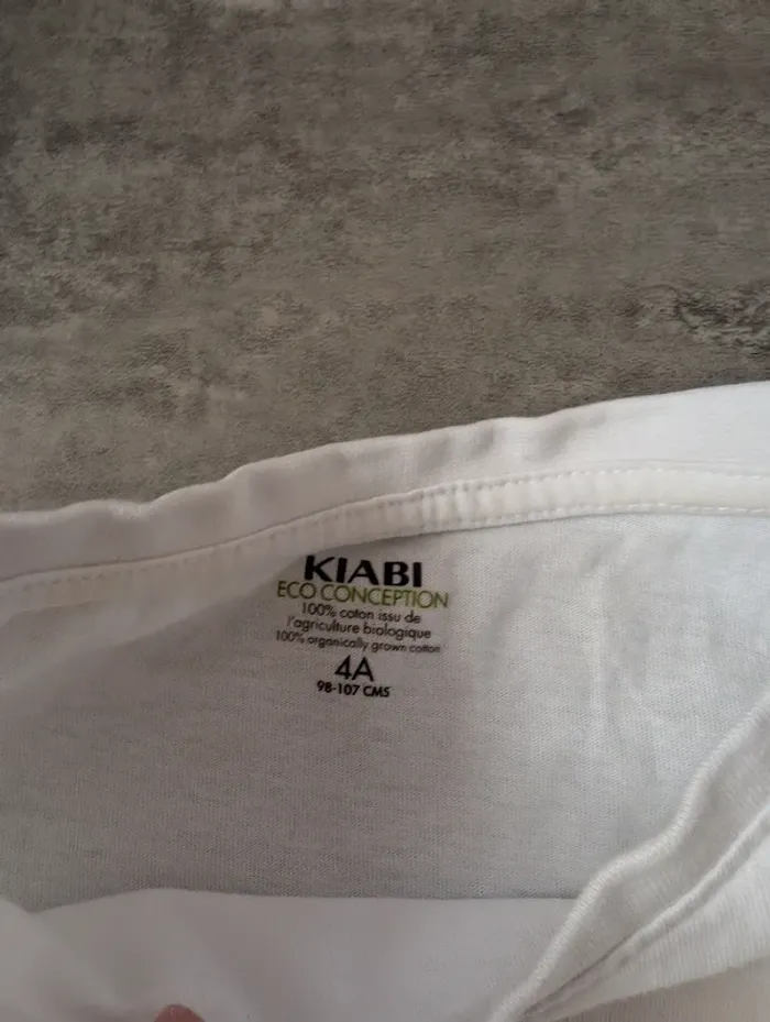 T-shirt uni blanc 4 ans comme NEUF - photo numéro 2