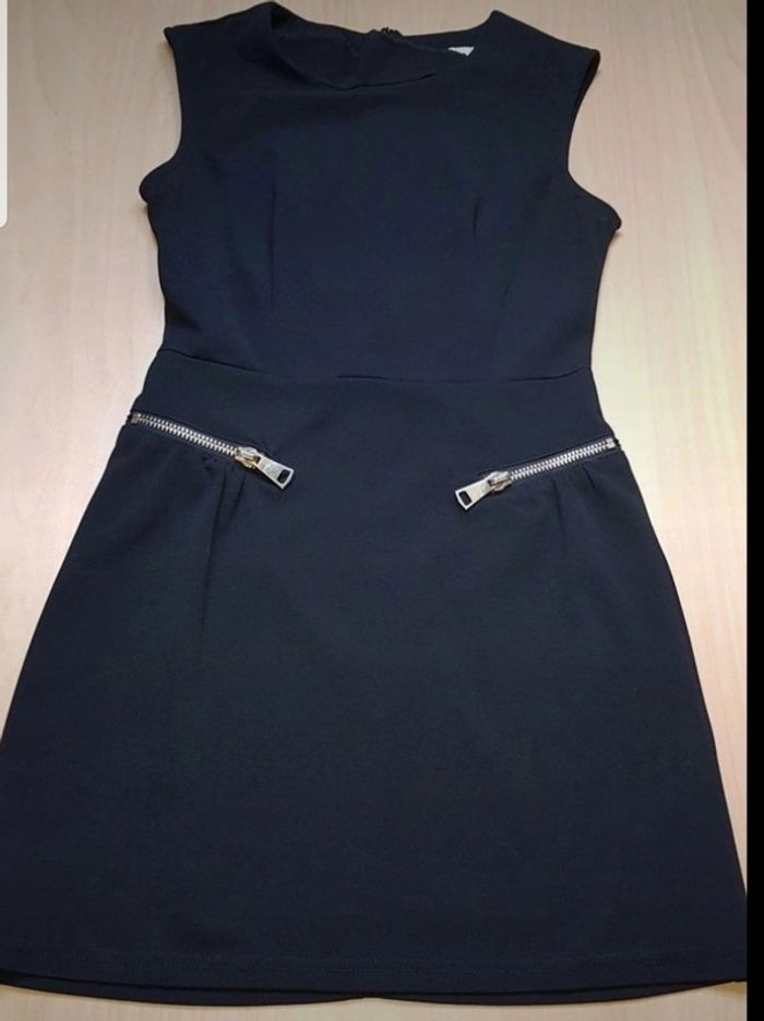 Joie robe noire habillée.