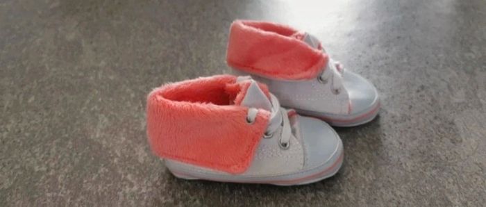 Chaussures chaudes bébé fille 6/12 mois NEUVES - photo numéro 2