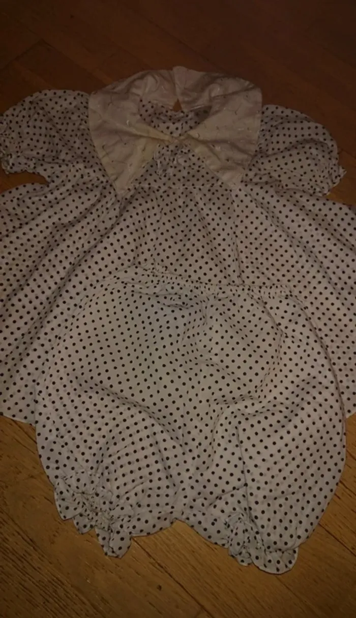 Robe et short culotte blanche à pois bleu