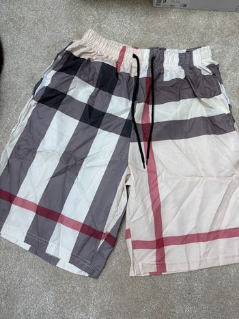 Short burberry taille L 