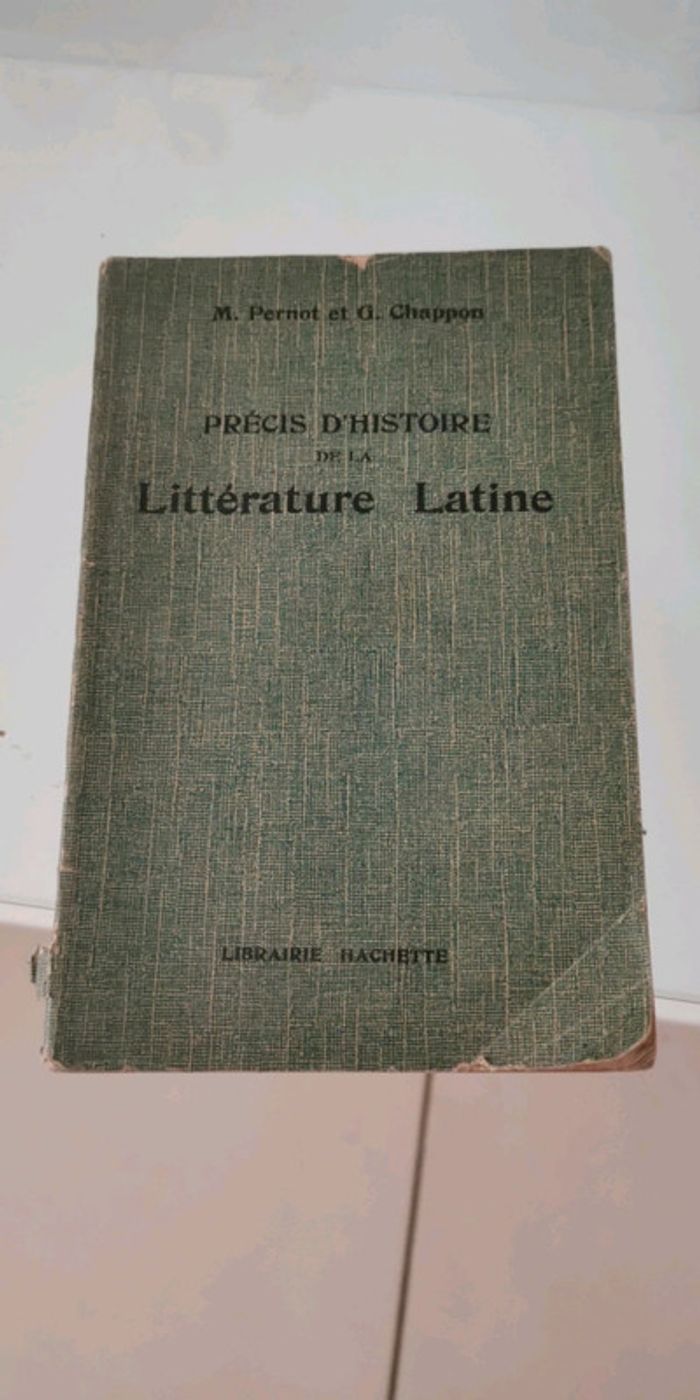 Précis d'histoire de la littérature latine