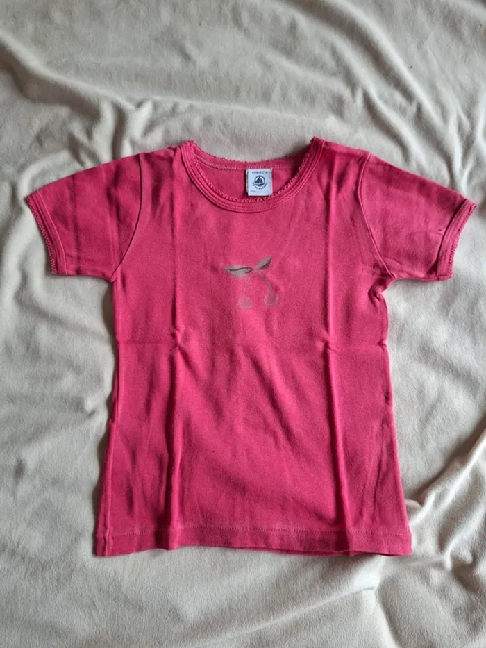 t-shirt fille rose taille 4 ans, marque petit bateau, en très bon état