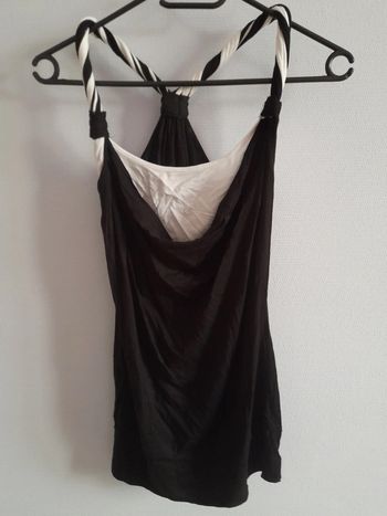 Top noir et blanc tressé