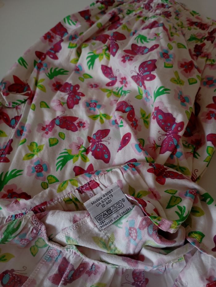 Robe d'été,6! ans ,blanche et imprimé multicouleus  papillons , Tout simplement. Très bon état - photo numéro 10