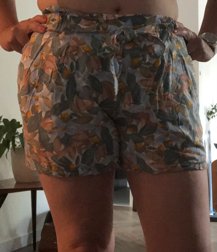short à fleurs - feuillage – Taille S - photo numéro 6