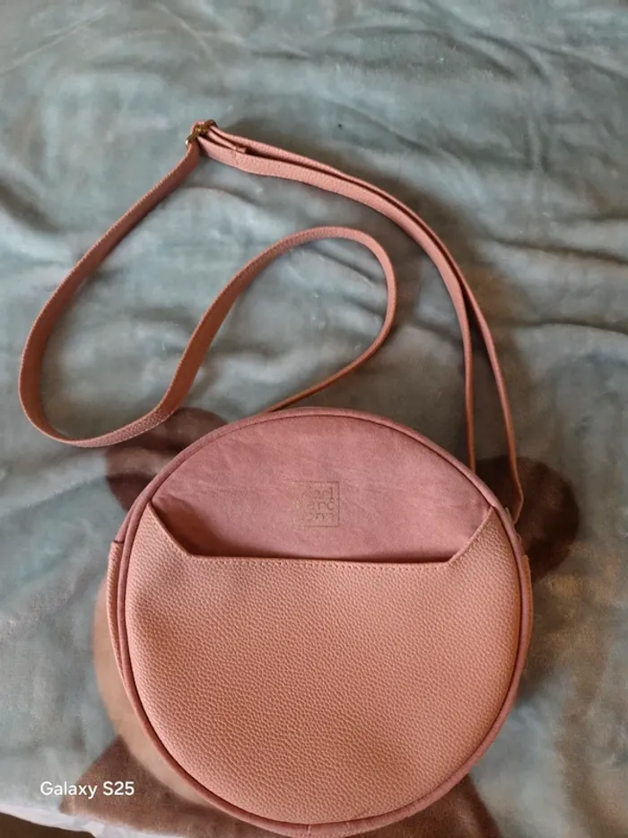 Petit sac rond rose velours cuir