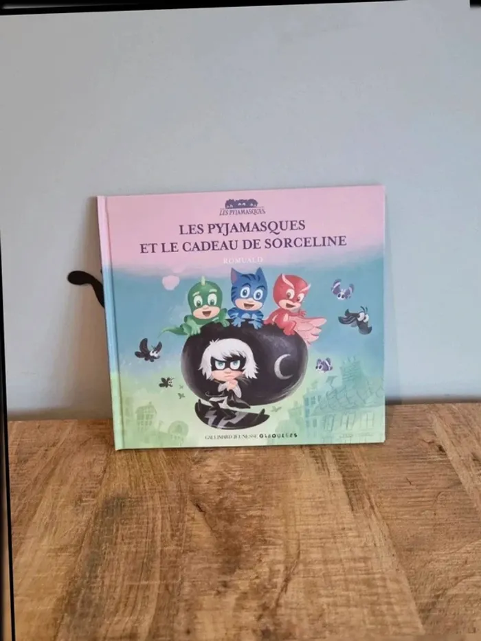 Livre enfant les pyjamasques et le cadeau de sorceline