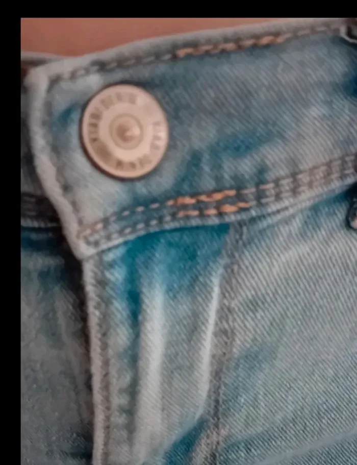 Joli jean slim Kiabi 10 ans en très bon état bleu clair - photo numéro 4