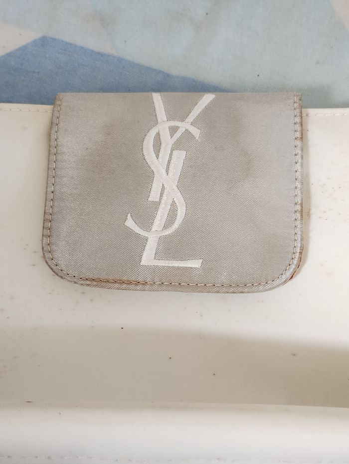 Pochette Yves Saint Laurent. - photo numéro 2