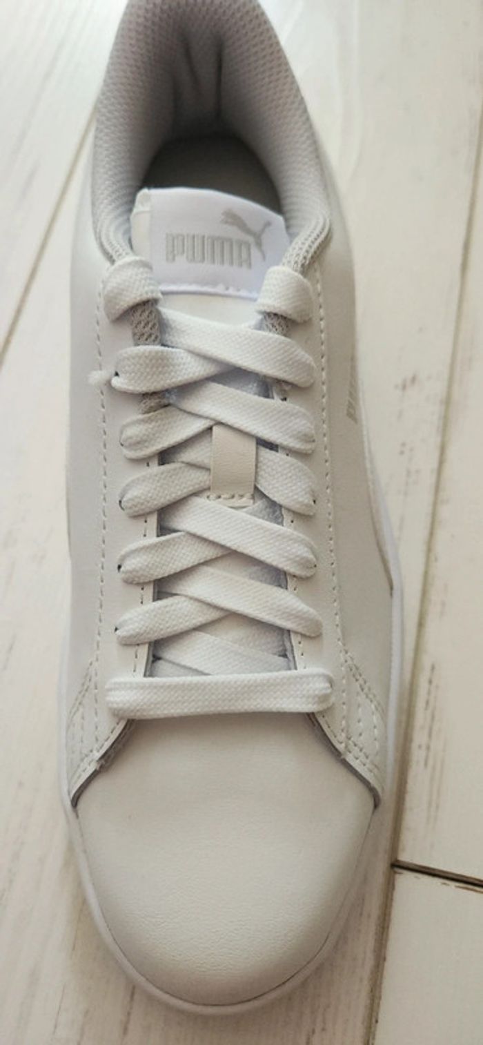 PUMA Smash V2 L Jr Baskets Basses blanches NEUVES - photo numéro 4