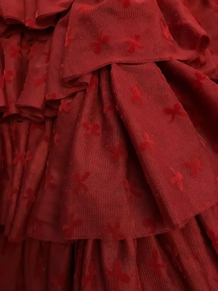 Robe rouge / bordeaux à velours et volants neuve avec étiquette - photo numéro 3