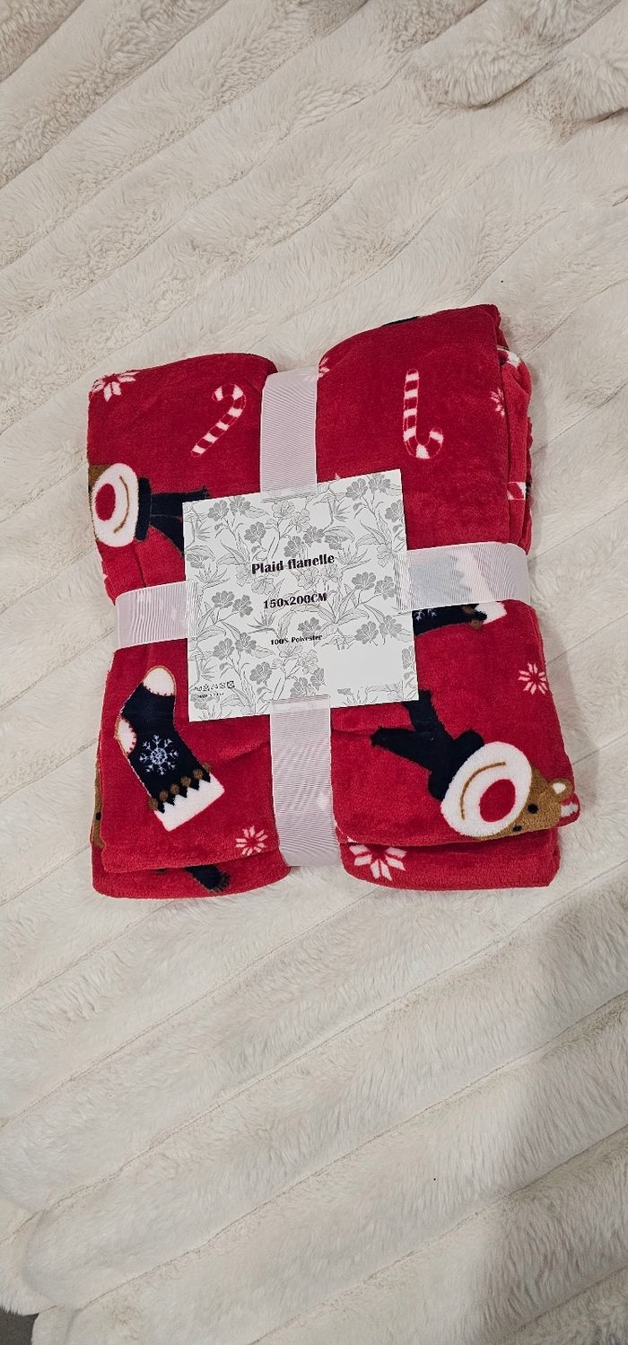 Magnifique plaid de Noël 🎄 rouge  150×200 cm Neuf - photo numéro 4