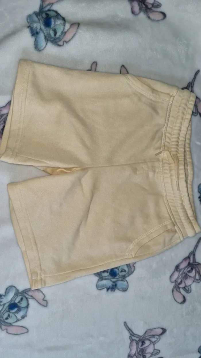 Short 4/5 ans en très bon état - photo numéro 4