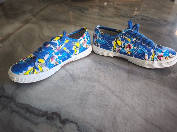 Chaussures design Superga Taille 33. Excellent état. - photo numéro 5