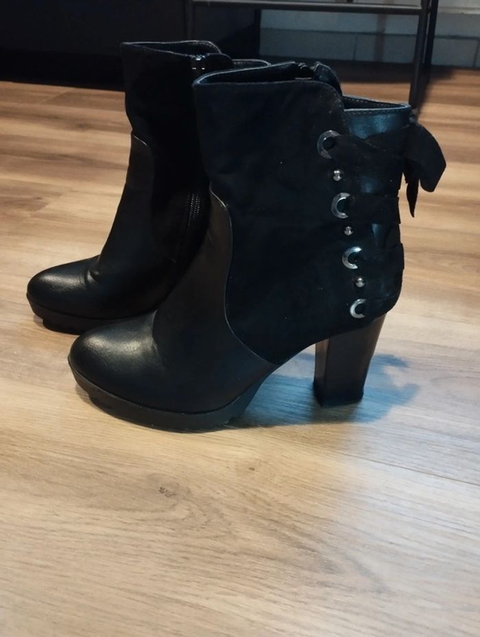 Belles bottes a talons - photo numéro 3