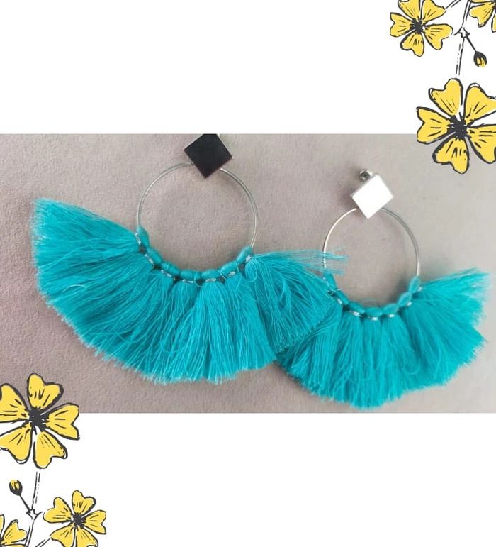Boucles d’oreilles créoles turquoise à pompons - Collection Brume Bleue - photo numéro 6