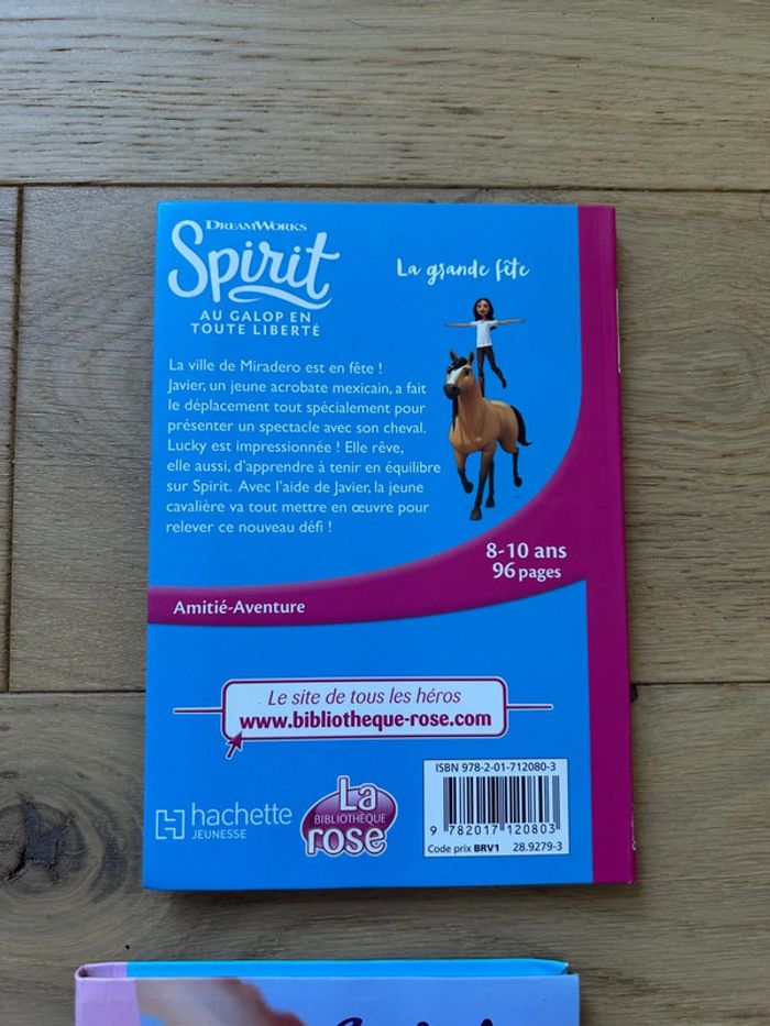 Lot de 3 bibliothèque rose chevaux et Spirit - photo numéro 2