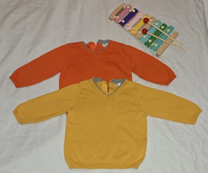 2 pull col V en très bon état