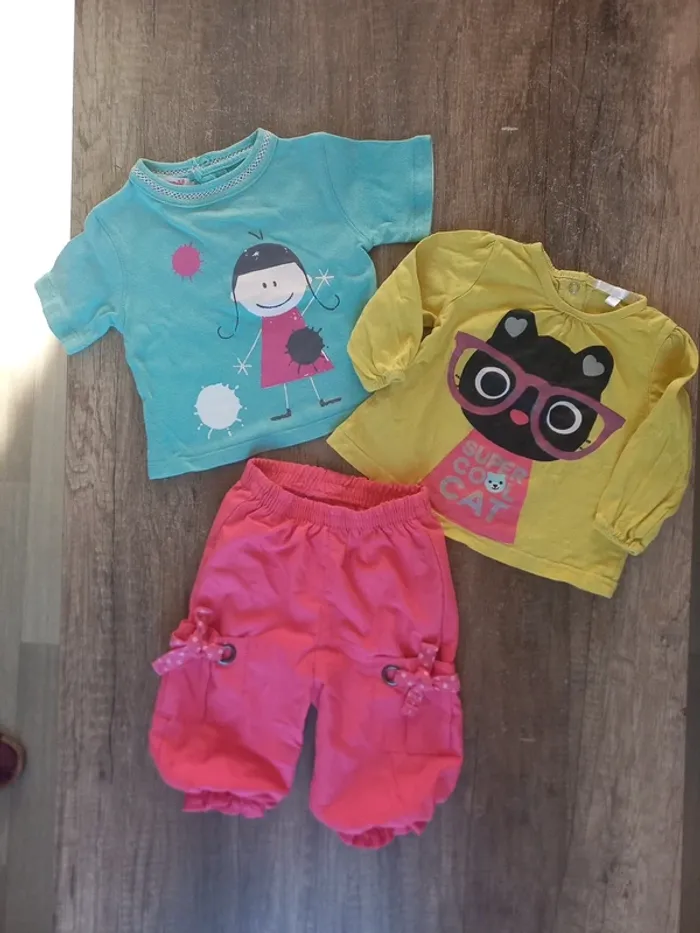 Lot tee-shirts et pantalon bébé fille 6 mois