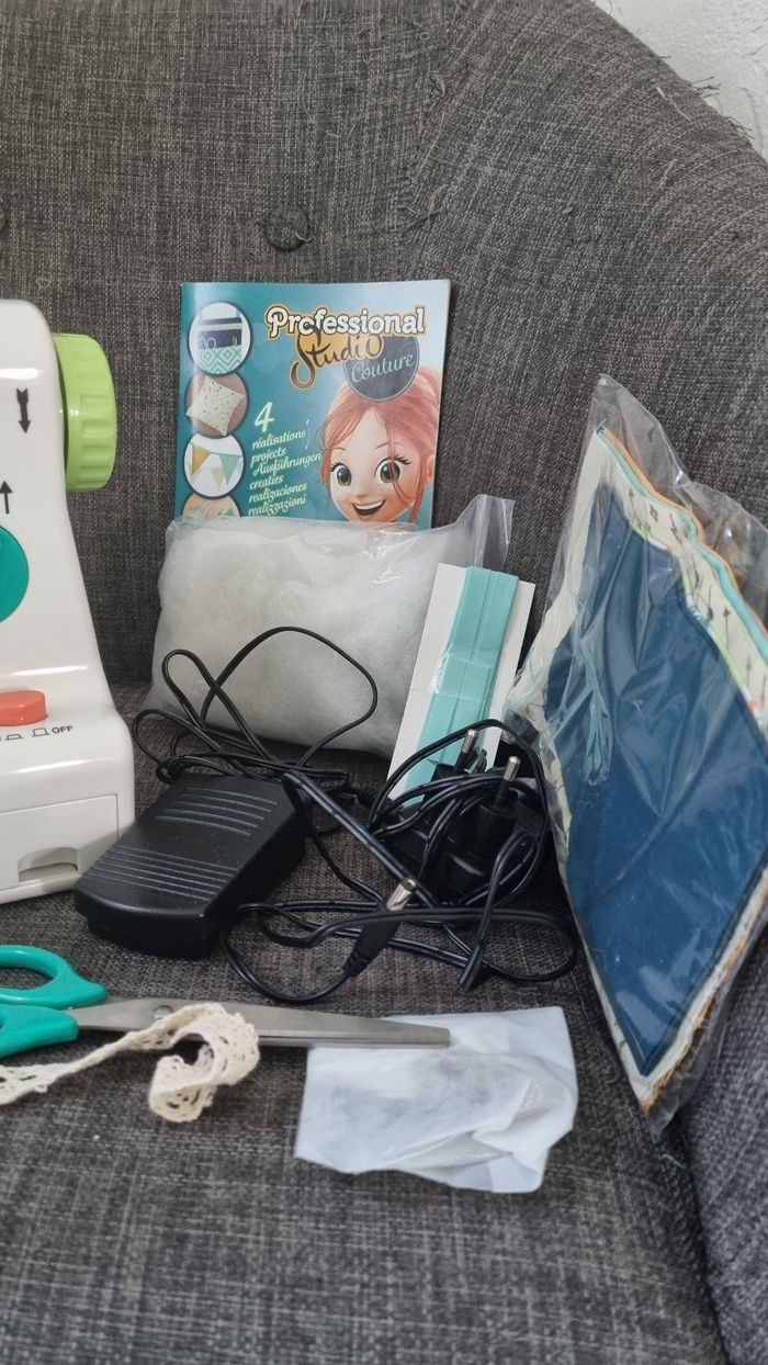 Machine à coudre Buki - photo numéro 7