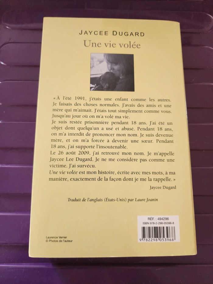 Livre broché "une vie volée" de Jaycee Dugard - photo numéro 2