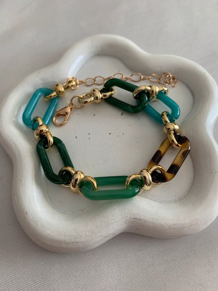 Bracelet chaîne dorée et maillons multicolores - photo numéro 2