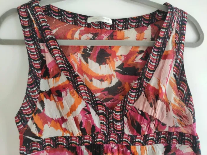 Très joli débardeur tissu léger évasé aux couleurs estivales - photo numéro 4