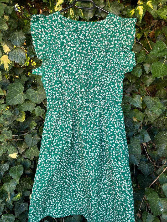 Petite robe verte à fleurs légère et fluide - photo numéro 10