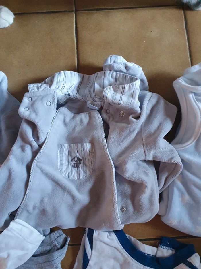 Lot vêtement 6 mois - photo numéro 3