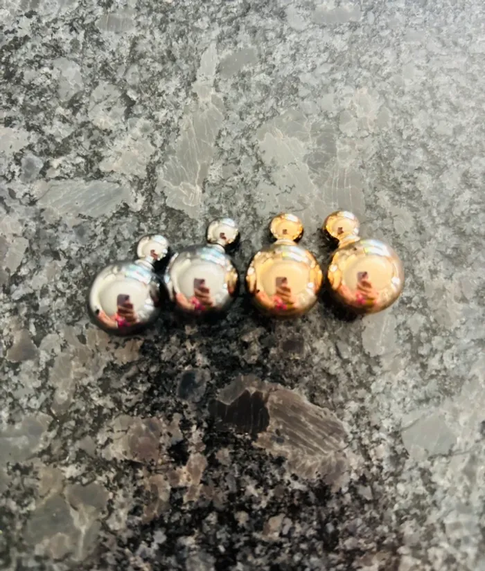 2 paires boucles d’oreilles boules