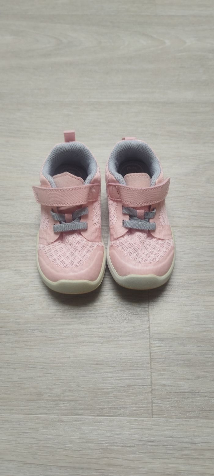 Chaussures légères bébé fille