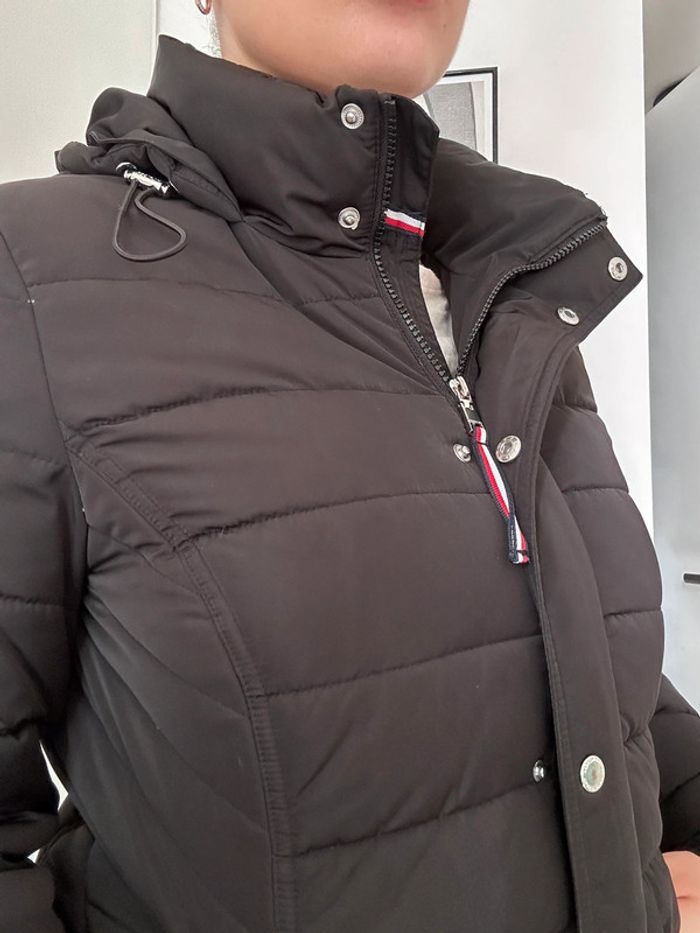 Doudoune Tommy Hilfiger femme – Taille M | Très bon état | Coupe moderne | Marque emblématique - photo numéro 4