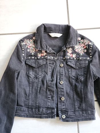 Veste en jean noire fille – Taille 34 – Camaïeu – Fleurs – Très bon état