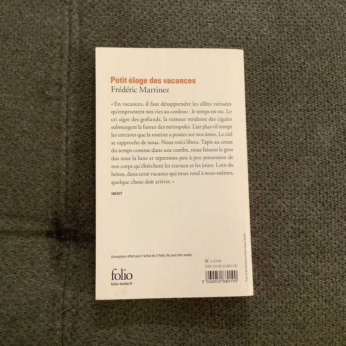 Livre petite éloge des vacances - photo numéro 2