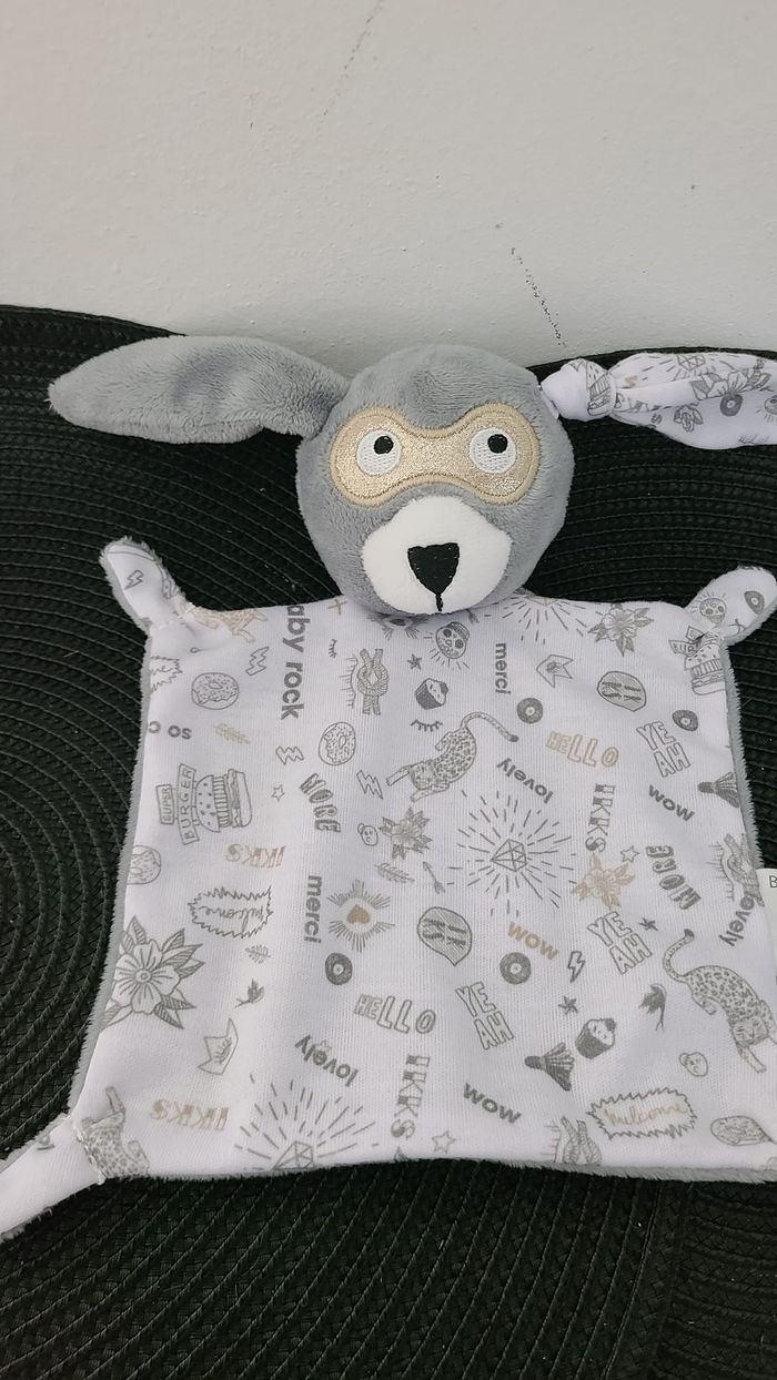 Doudou plat lapin gris blanc fleurs leopard lovely masque IKKS