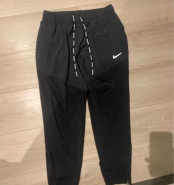 nike running essential 