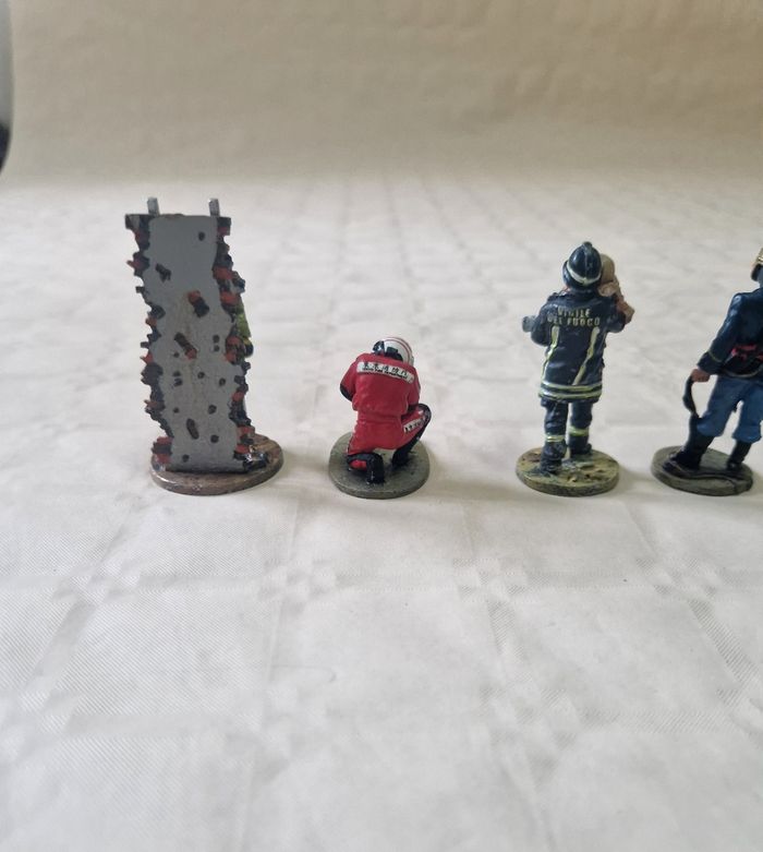 Lot de 7 figurine en plomb  , peinte à la main  , Del prado  , pompier , les héros du feu - photo numéro 8