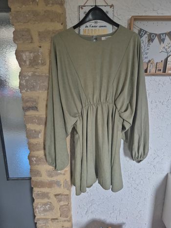 Magnifique robe courte verte olive manches ballon Daphnea taille L 40/42