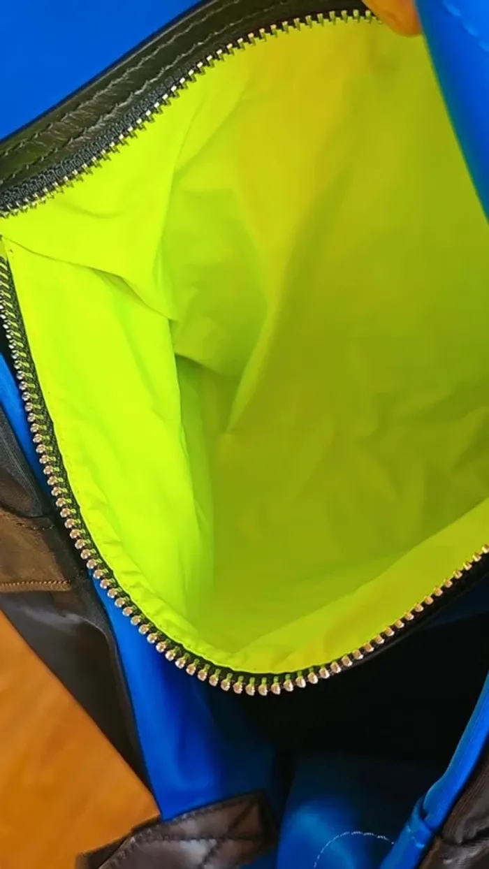 Sac Lancel réversible noir et bleu - photo numéro 7