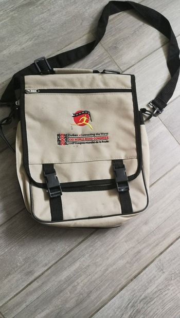 Sacoche beige avec bandoulière AIPCR 2003 PIARC