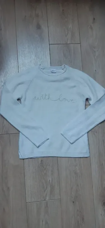 Pull tape à l'oeil beige "with love" 12 ans en très bon état