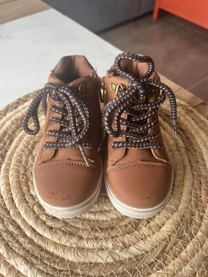 Chaussures montantes pointure 22 - photo numéro 4