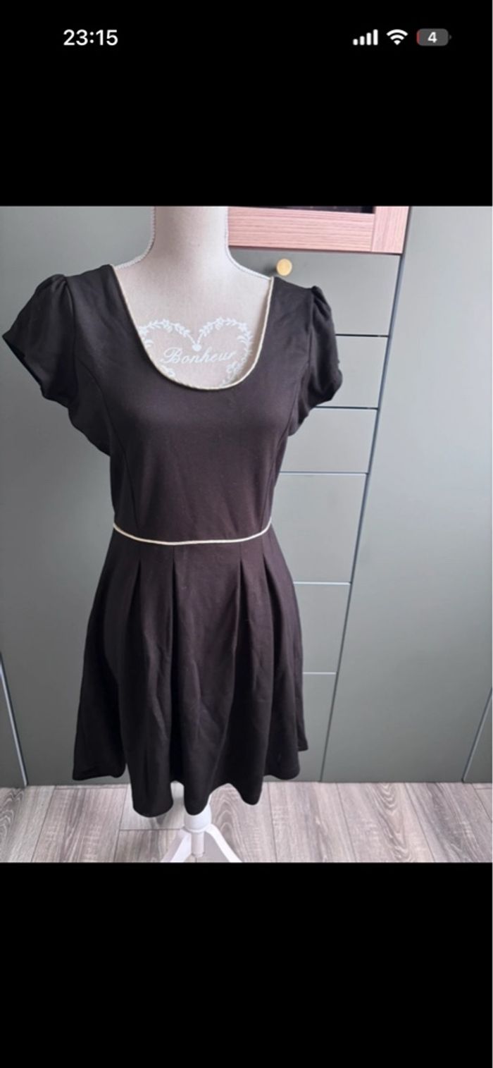 Petite robe noir - photo numéro 4