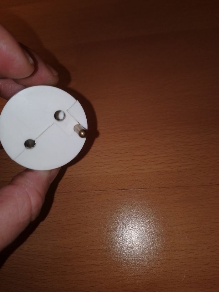 Adaptateur secteur pour mettre sur l'allume cigare - photo numéro 3