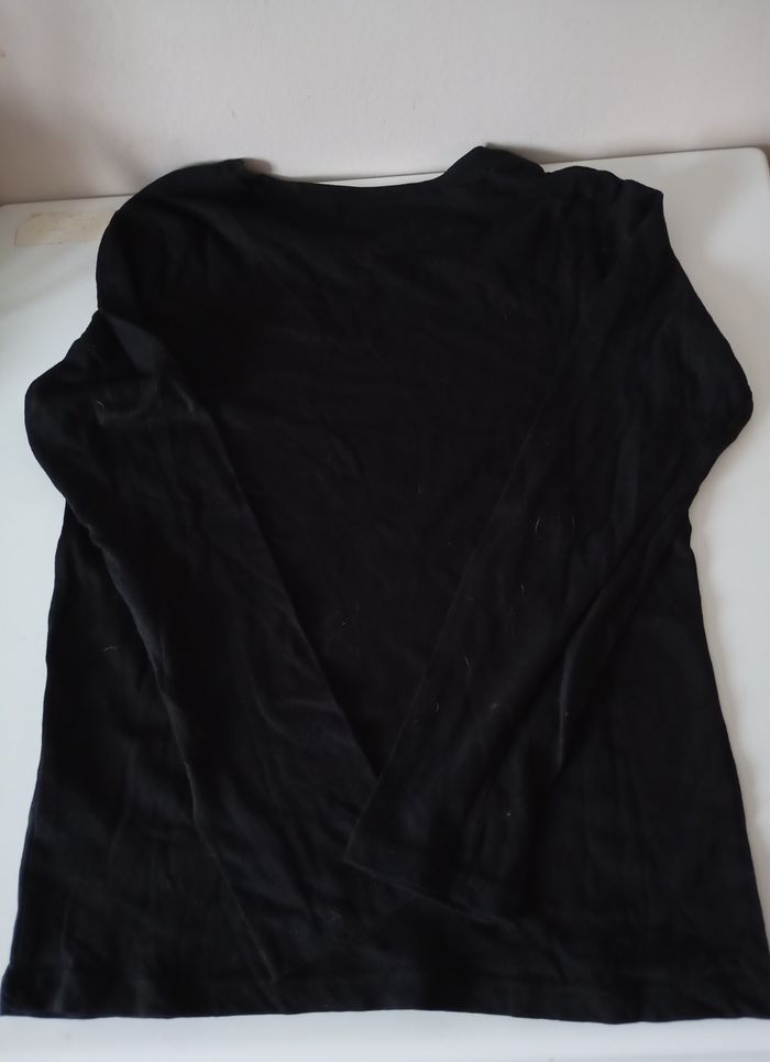 Tee-shirt noir ,10 ans ,manches longues,coton ,écriture blanche. Kiabi . État neuf. - photo numéro 4
