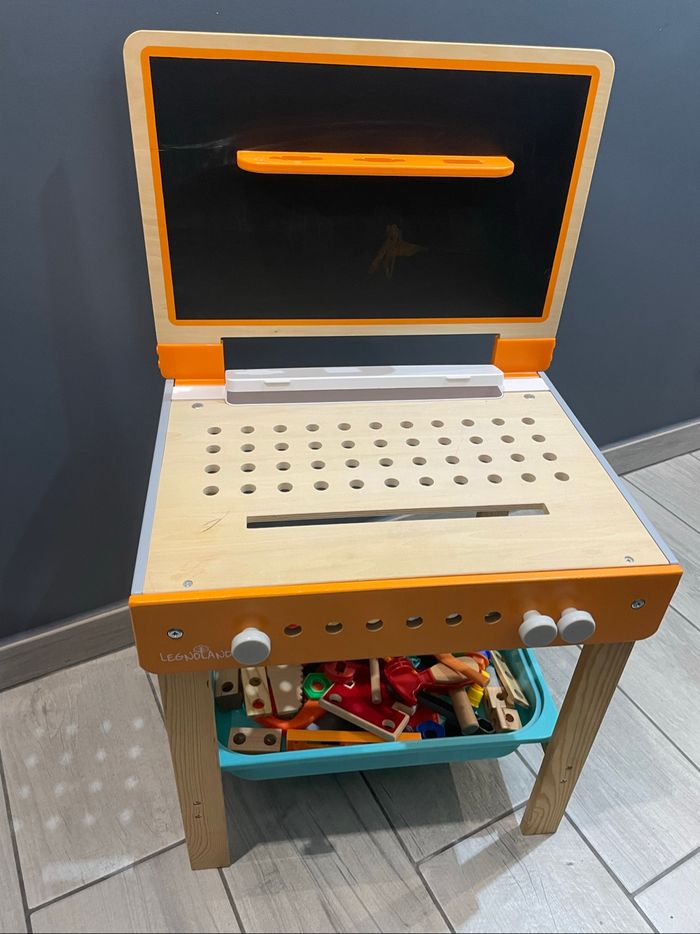 Établi avec accessoires et table à dessin