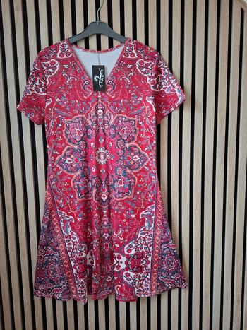 Robe imprimée rouge neuve avec étiquette T 38